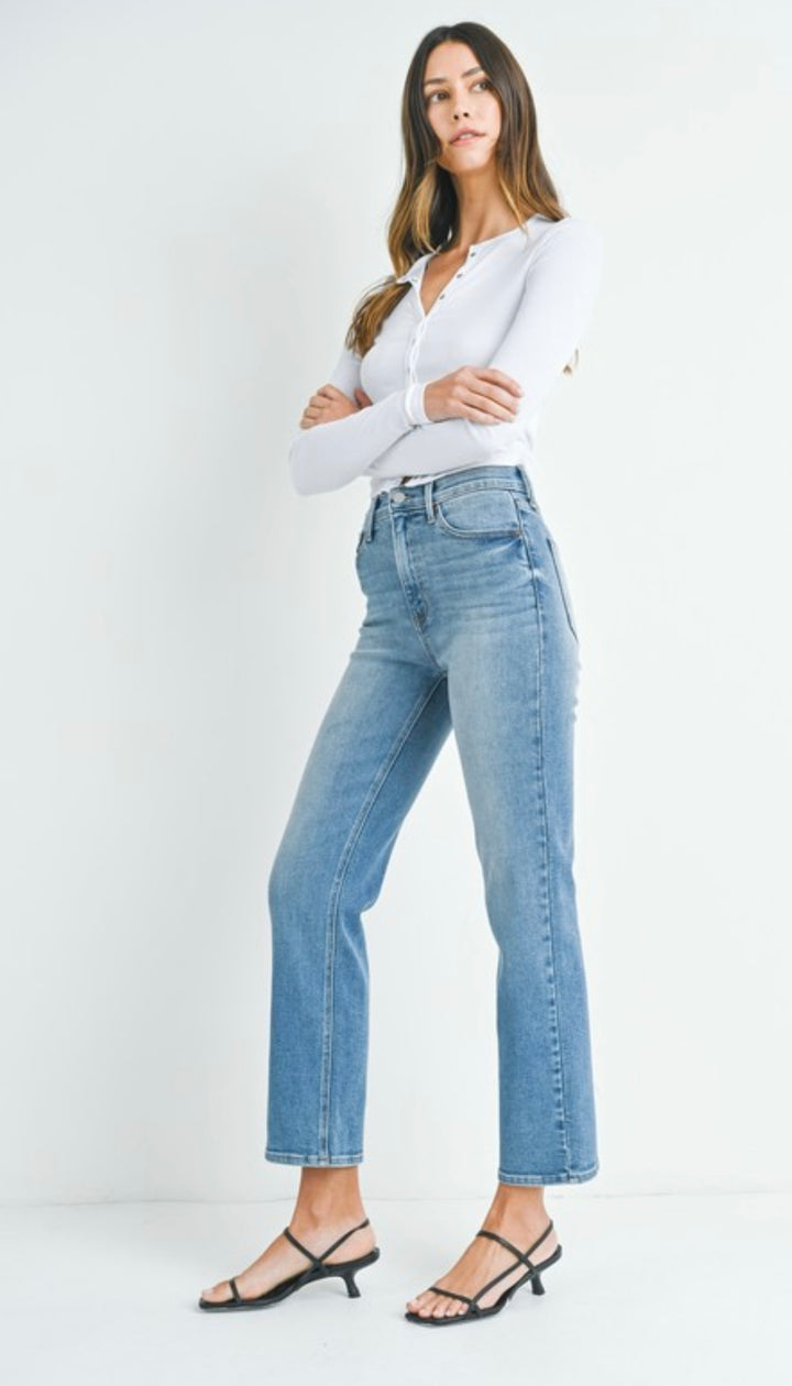 Classic Straight Jean - Light Denim