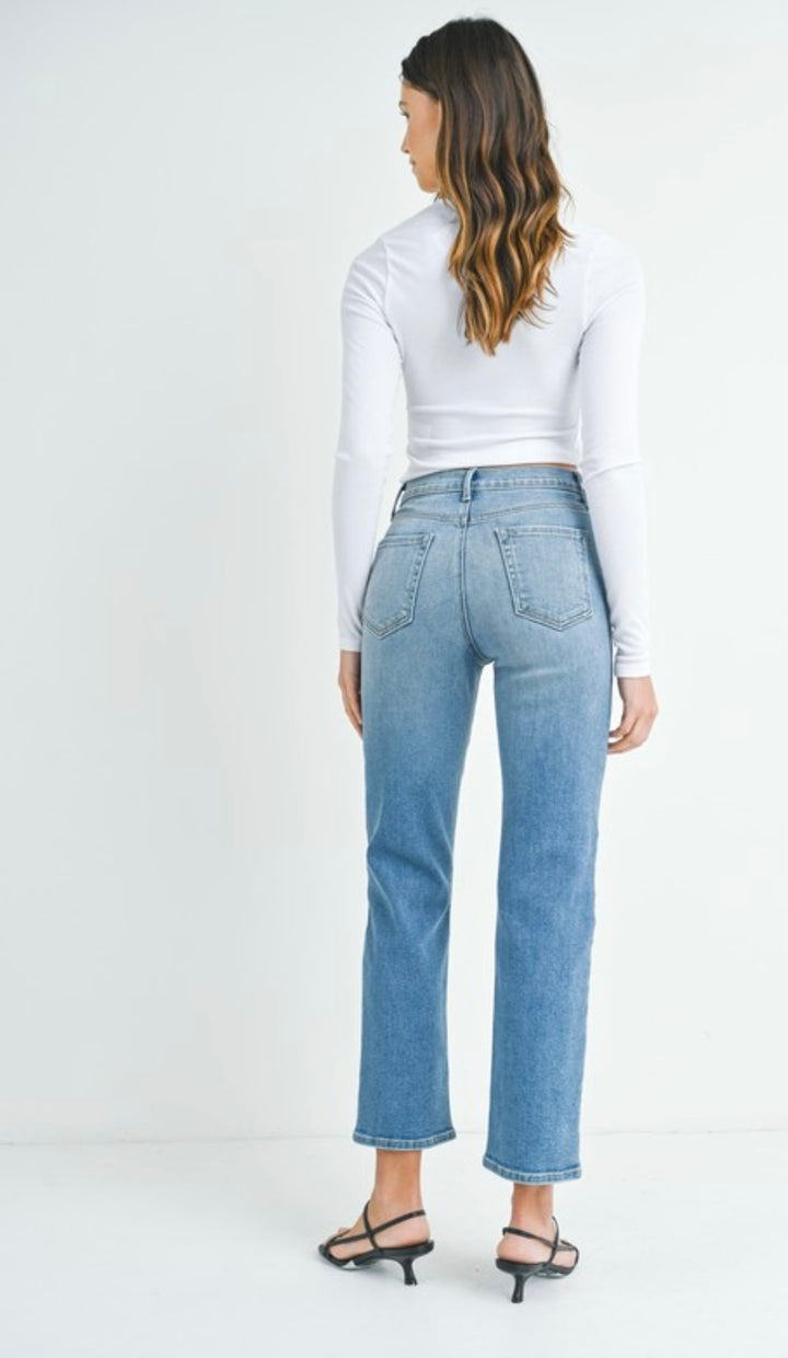 Classic Straight Jean - Light Denim